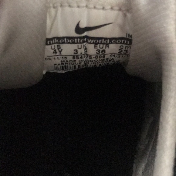 Nike Huarache shoes for girls - Picture 4 of 5